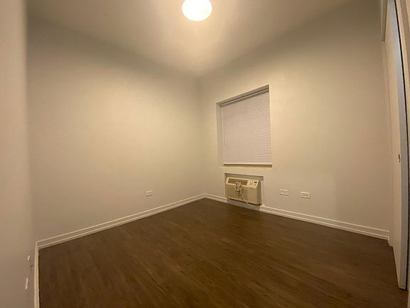 3rd image of 5027 N Kenmore Ave #103