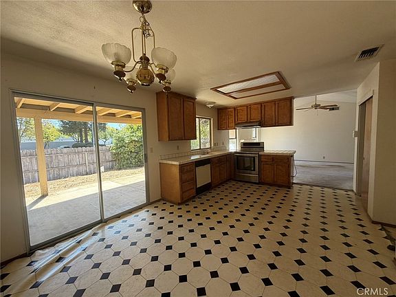 4th image of 17 Betsey Way
