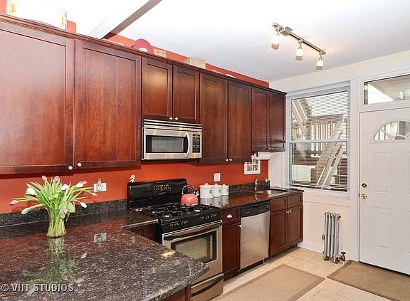 5th image of 2108 W Montrose Ave #1