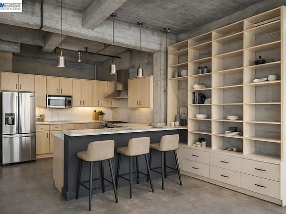 4th image of 201 4th St APT 408