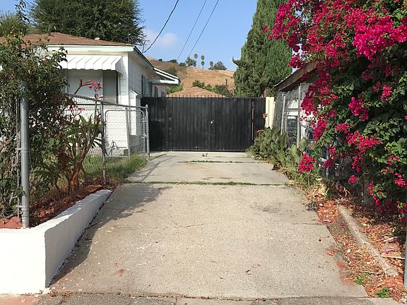 2nd image of 2903 Paola Ave
