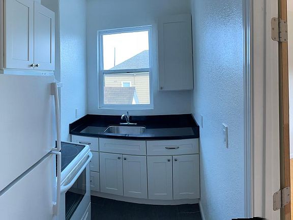 Kitchen & rear bedroom