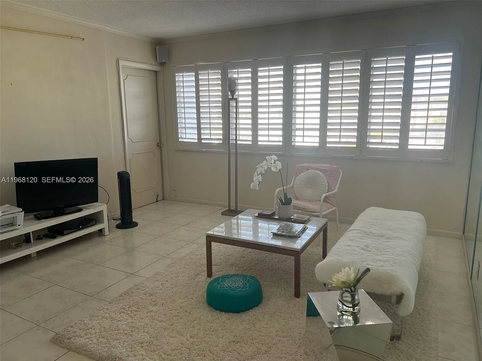 1 bed, 1.5 bath, $1,400 — Photo 2