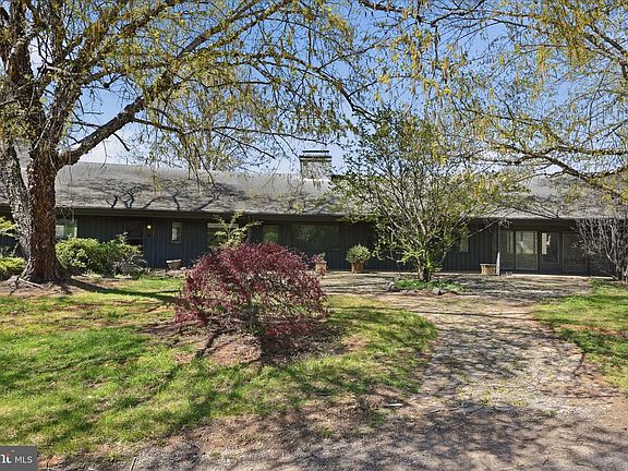 4th image of 2517 Five Points Rd
