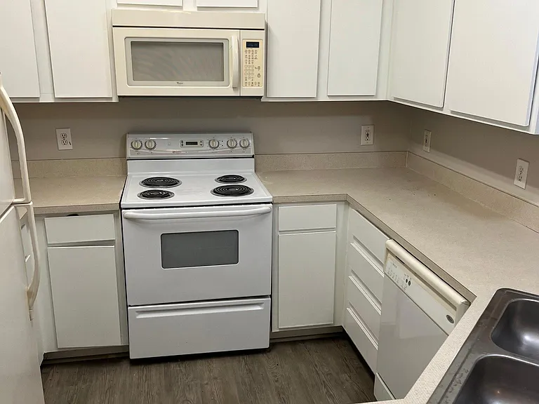 2025 Erving Cir #104 — Photo 8