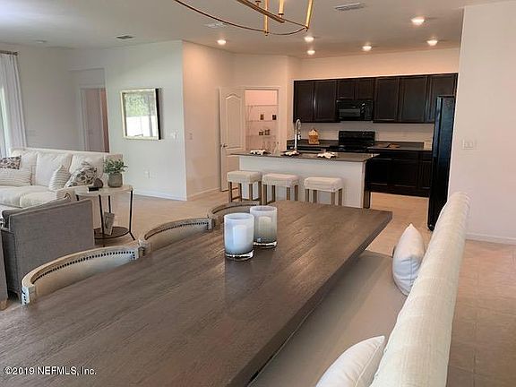 5th image of 141 Stone Arbor Ln