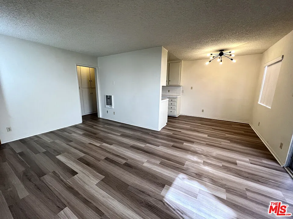 2 bed, 2.0 bath, 1000 sqft, $2,700 — Photo 2