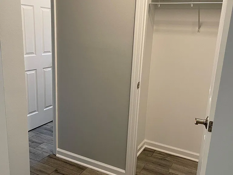 129 W Tisbury Ln — Photo 16