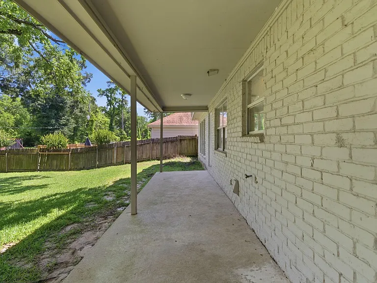 1122 Tigris Ln — Photo 32