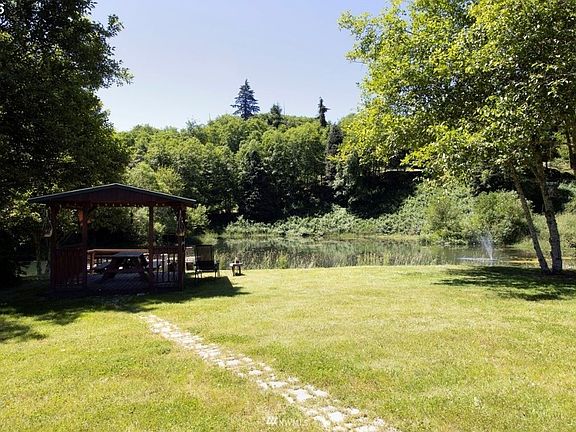 2nd image of 189 Trout Lakes Rd