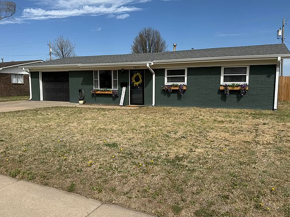 3rd image of 5824 Hemlock Dr