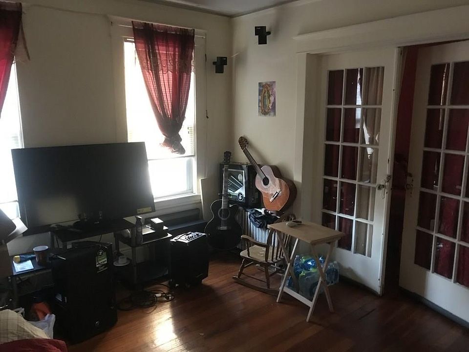 2nd image of 16 Prospect St