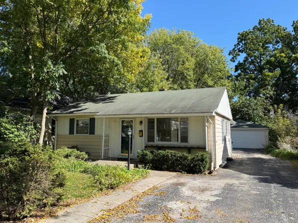 139 N Hager Ave, Barrington, IL 60010