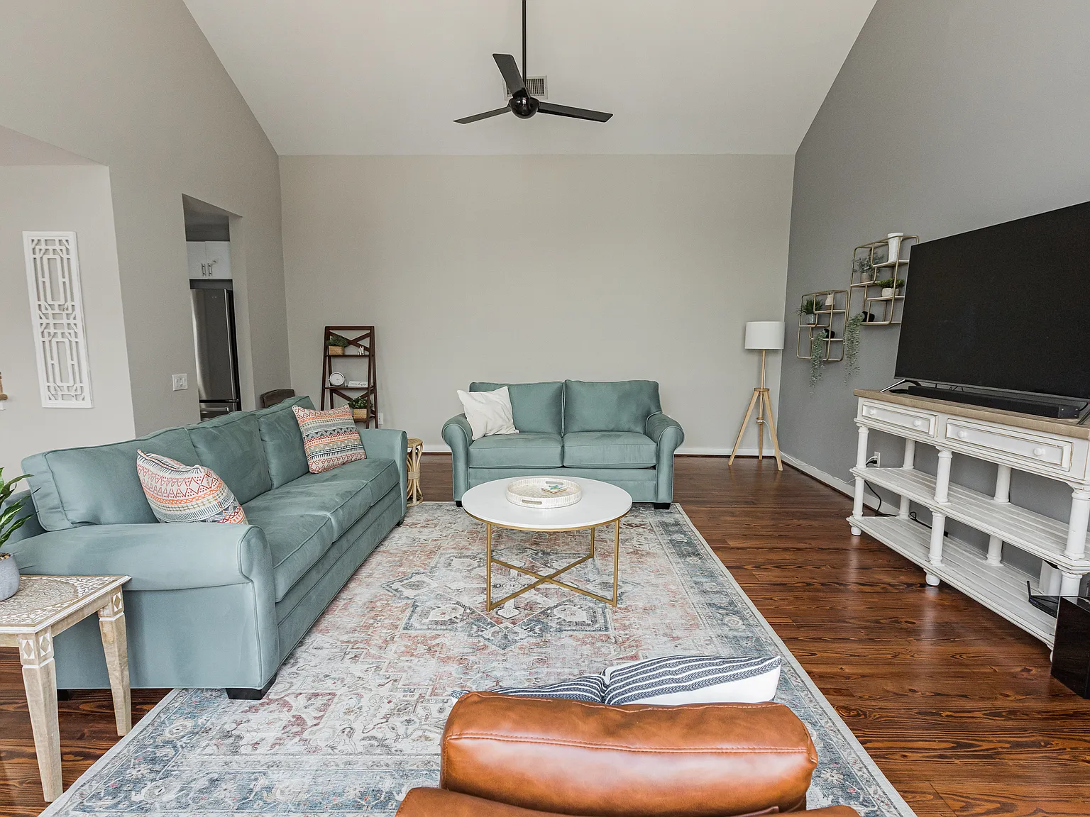 2 bed, 1600 sqft, $6,000 — Photo 3