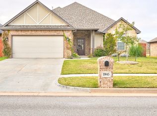 19045 Meadows Crossing Dr, Edmond, OK 73012