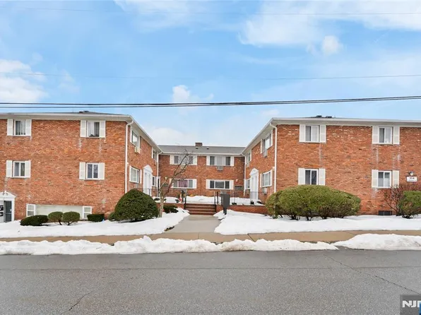 104 N Beverwyck Rd, Lake Hiawatha, NJ 07034