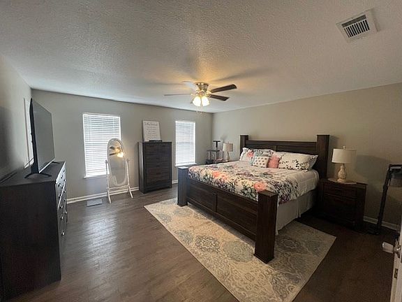 4th image of 135 Larkspur Dr