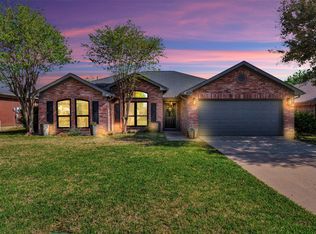 624 Douglas Dr, Mansfield, TX 76063