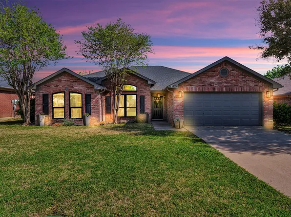 624 Douglas Dr, Mansfield, TX 76063