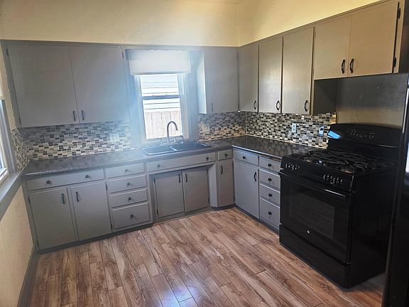 4th image of 600 E 2nd St