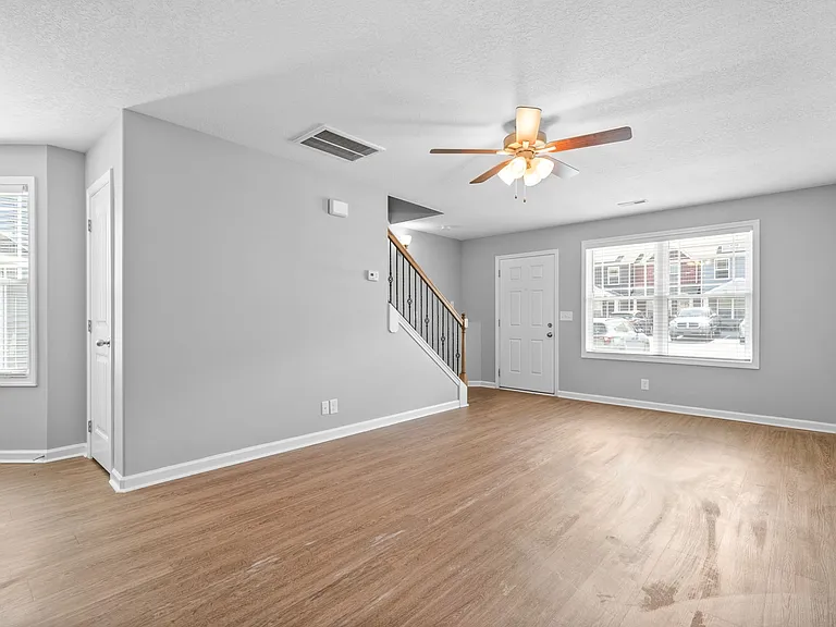 213 Woodland Valley Ln — Photo 12