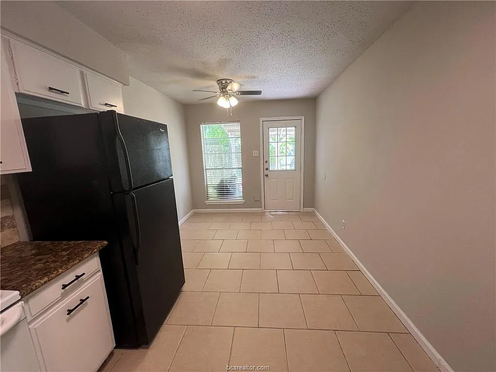 3 bed, 1.5 bath, 1152 sqft, $1,500 — Photo 4