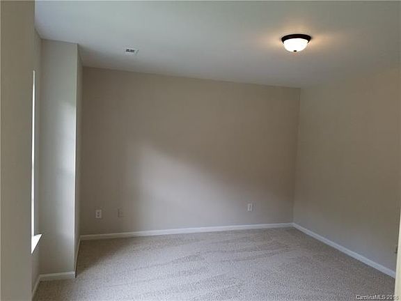 5th image of 2724 Suburban Dr
