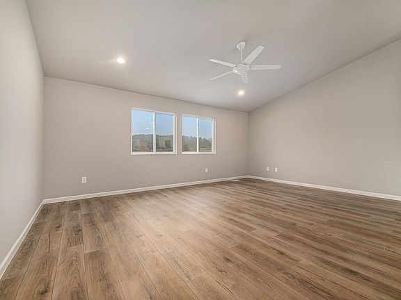 5th image of 310 Shamrock Dr