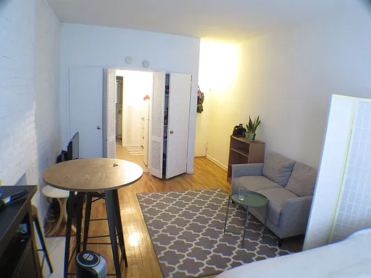 Rented by Glasser Realty LLC | media 2