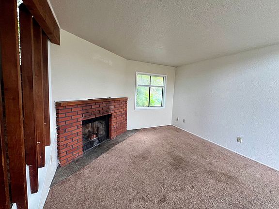 2nd image of 2090-2102 Meade Ave