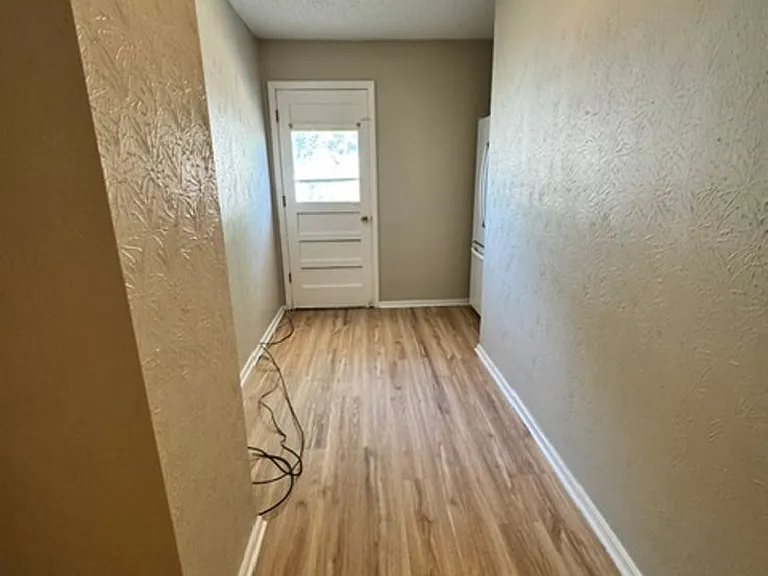 2204 Edgewood Dr — Photo 9