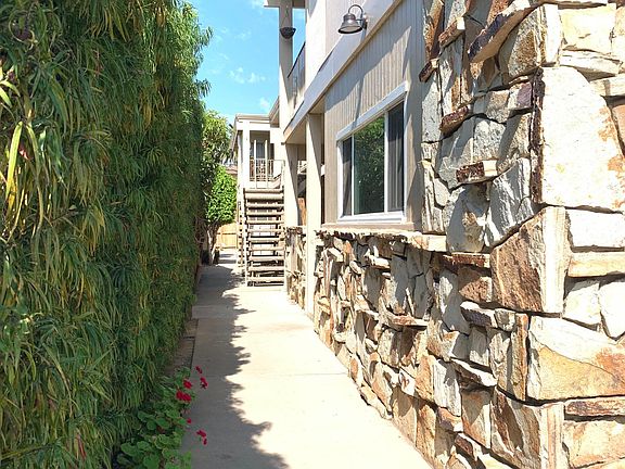 2nd image of 219 Loma Ave APT 2