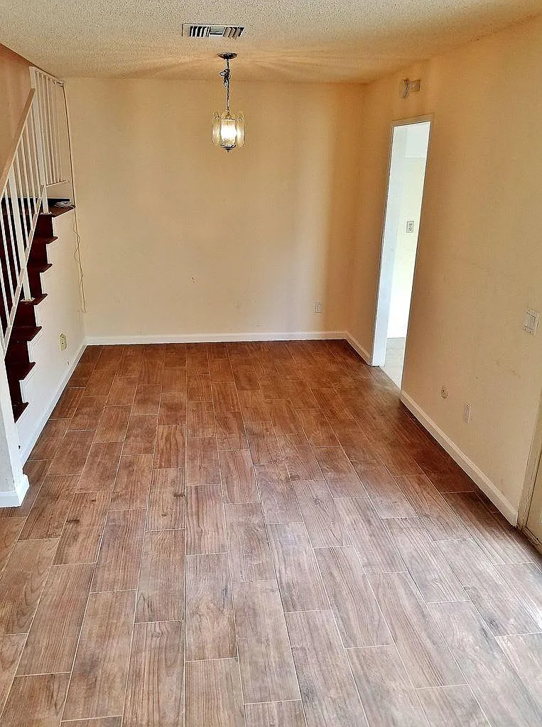 3 bed, 2.5 bath, 1373 sqft, $2,800 — Photo 4