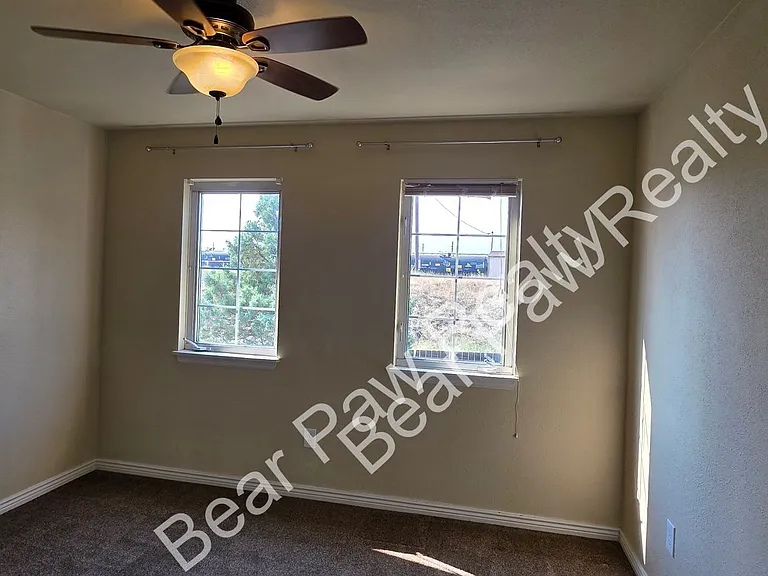 322 Hacienda Ct — Photo 16