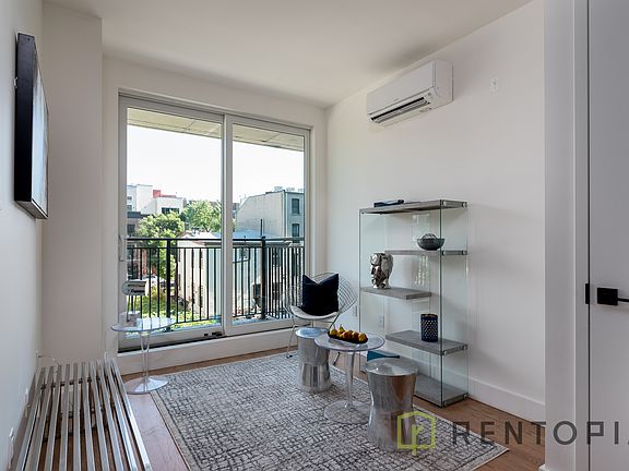 5th image of 824 Lexington Ave APT 3A