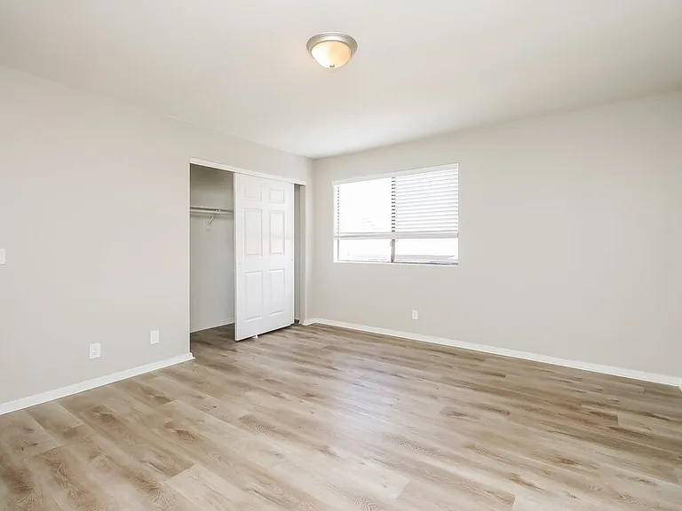 555 W Spur Ave — Photo 14