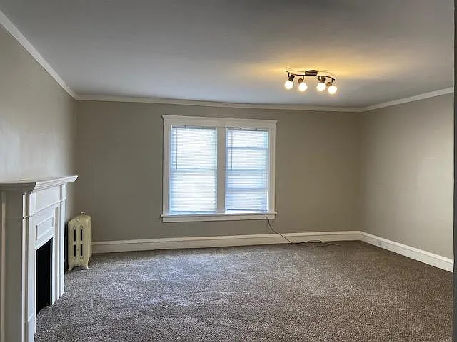 325 W Washington Ave — Photo 2