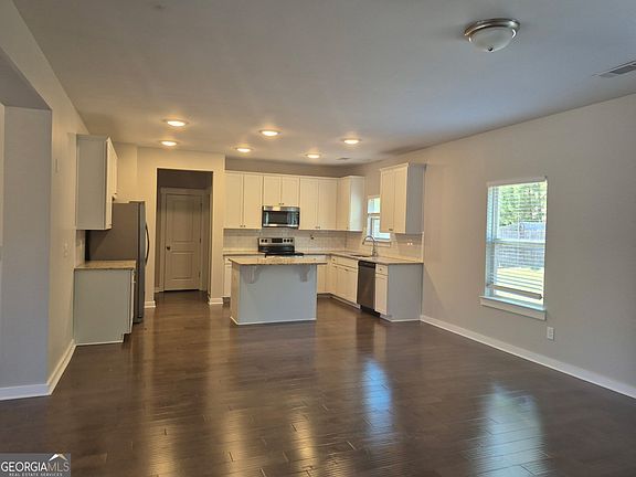 5th image of 3213 Camden Ct S
