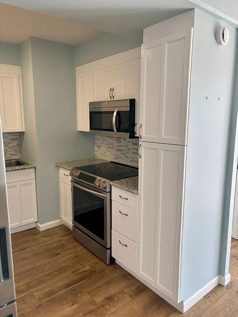 1 Bedroom, 1 Bathroom, 1 Assigned Parking — Photo 4