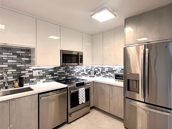 2nd image of 100 Bayview Dr APT 1524