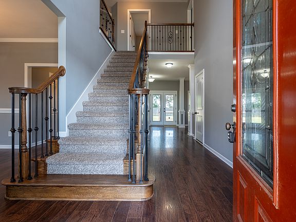 5th image of 719 Ellie Nat Dr