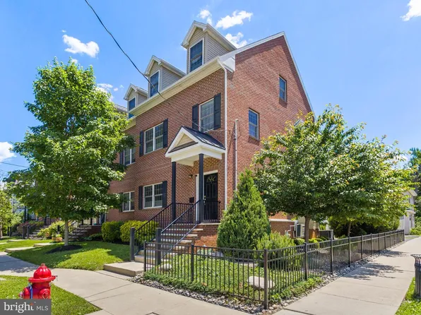 36 Park St, Bordentown, NJ 08505