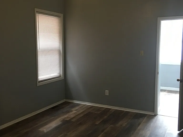 4217 Grand Blvd. — Photo 9