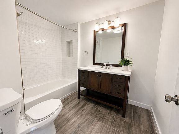 3rd image of 528 Harrison Ave #B