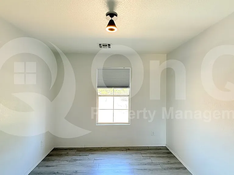 1103 E Grove St — Photo 13
