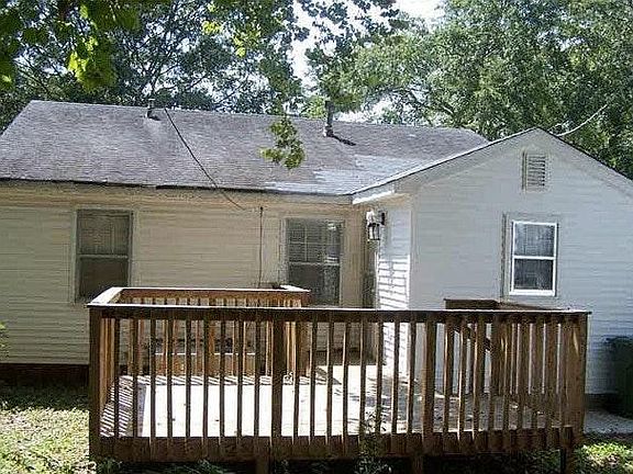 DECK FOR OUTDOOR ENTERTAINING
