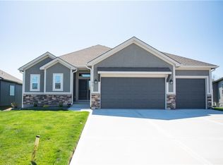818 Blue Grama Ct, Raymore, MO 64083