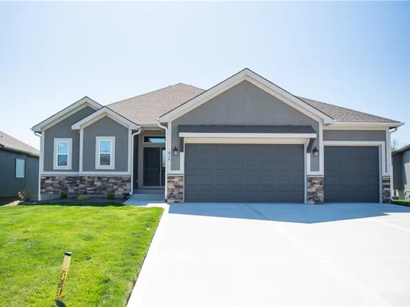 818 Blue Grama Ct, Raymore, MO 64083