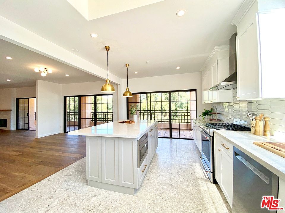 1st image of 12340 Montana Ave #301