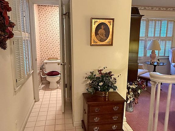 3rd image of 411 Ridge Ave